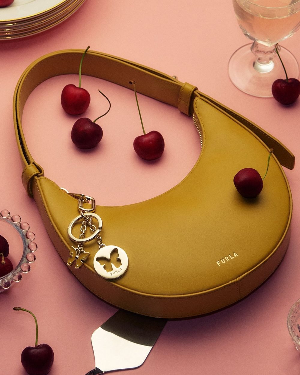 Consegna: still life adv, campagna Furla